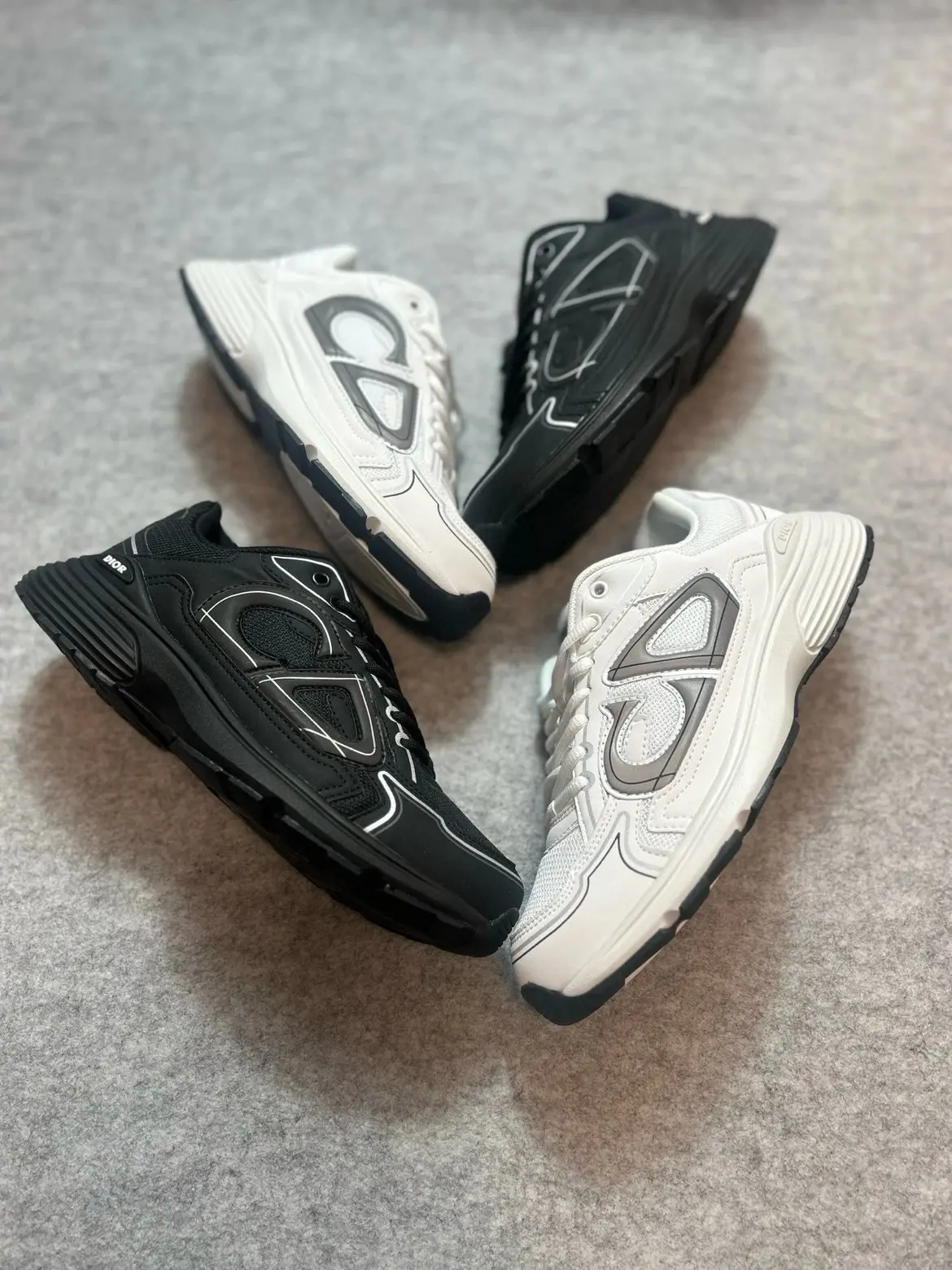 M DIOR B30 Mesh Low-Top Sneakers